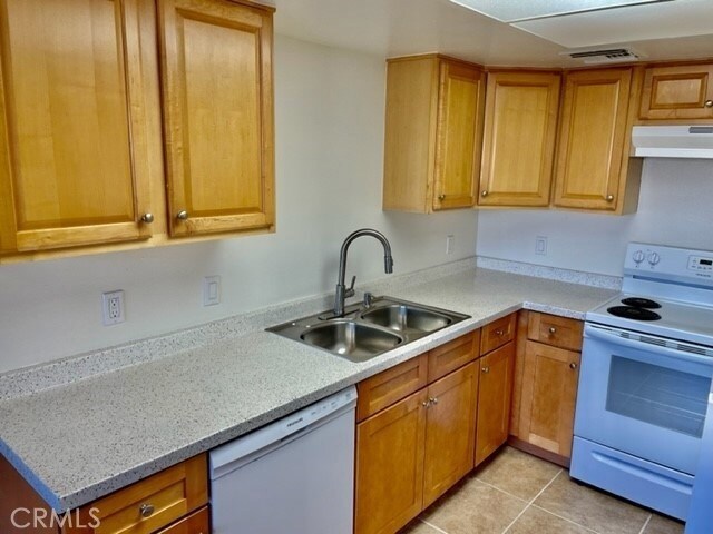 Foto del edificio - 51080 Eisenhower Dr