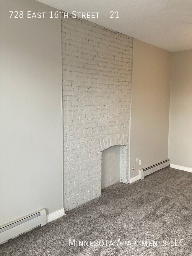 Building Photo - Newly Renovated 1 Bedroom