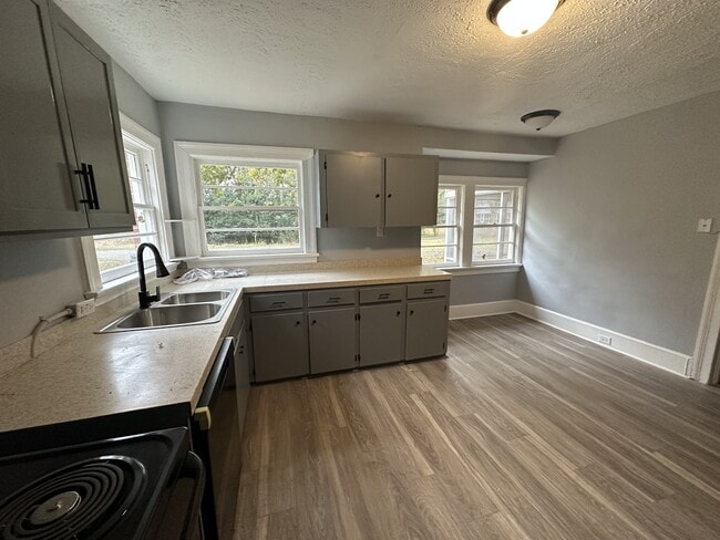 Foto del edificio - 129 Cox Cir