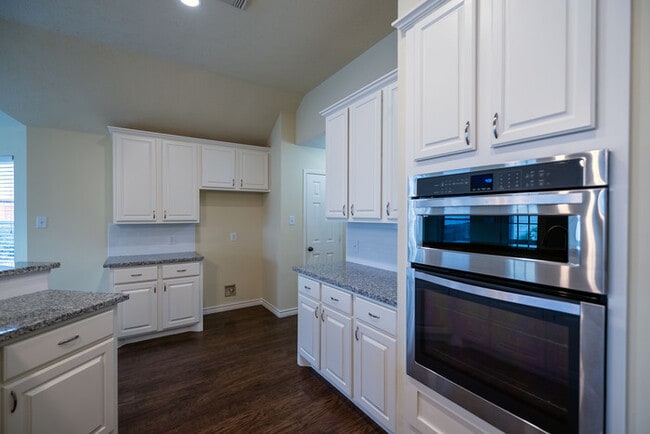 Foto del edificio - 4BR SFR • Walk-In Pantry • Fenced Yard in Coventry