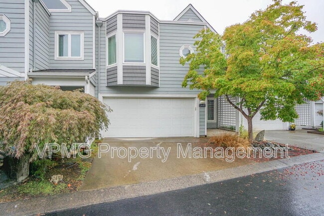 Building Photo - 1445 SE Columbia Way