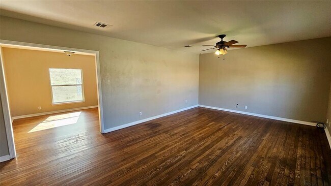 Foto del edificio - 919 W 6th St