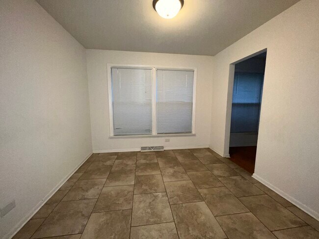 Foto del edificio - 14245 Cottage Grove Ave