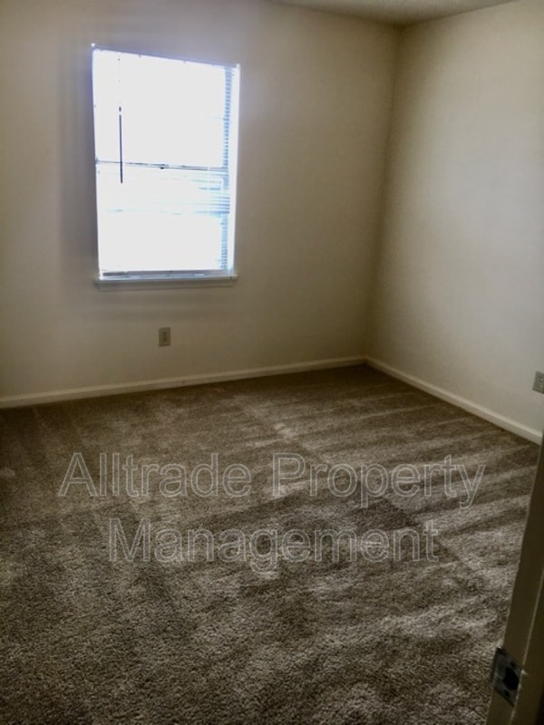 Building Photo - 2398 Chauvin Dr