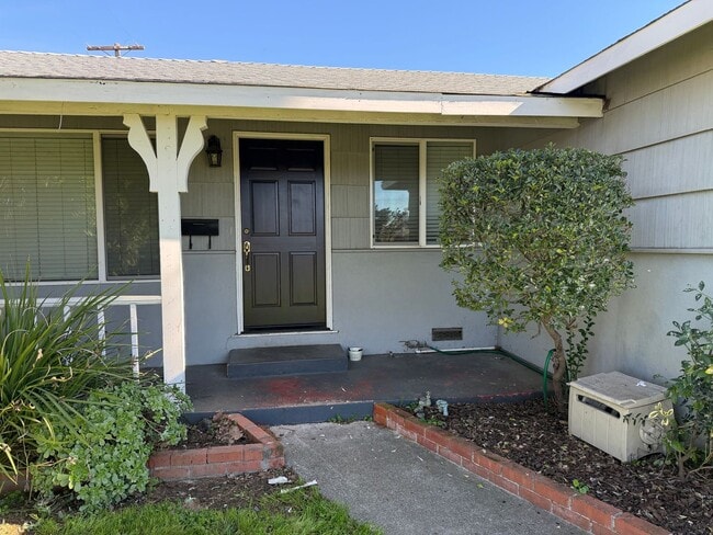 Building Photo - Charming 3 Bedroom, 2 Bath Home in East Woodland