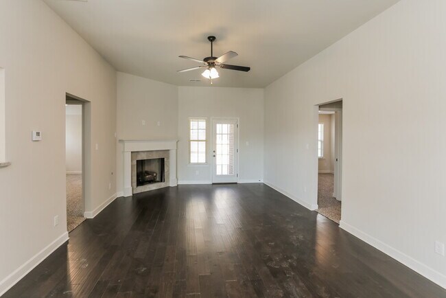 Building Photo - 1415 Chase Cv