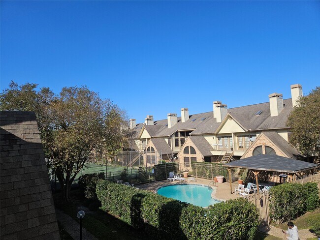 Foto del edificio - 2425 Holly Hall St