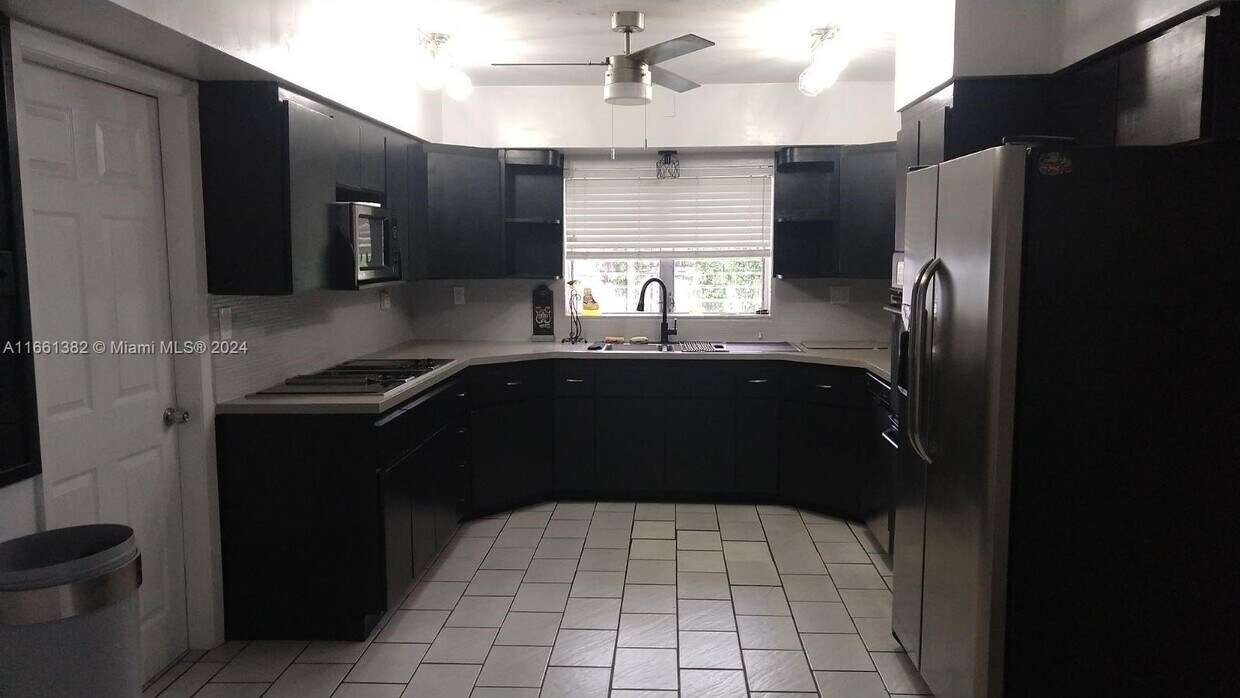 Foto principal - 200 Kansas Ave