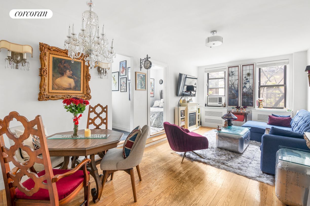 Foto principal - 357 W 55th St