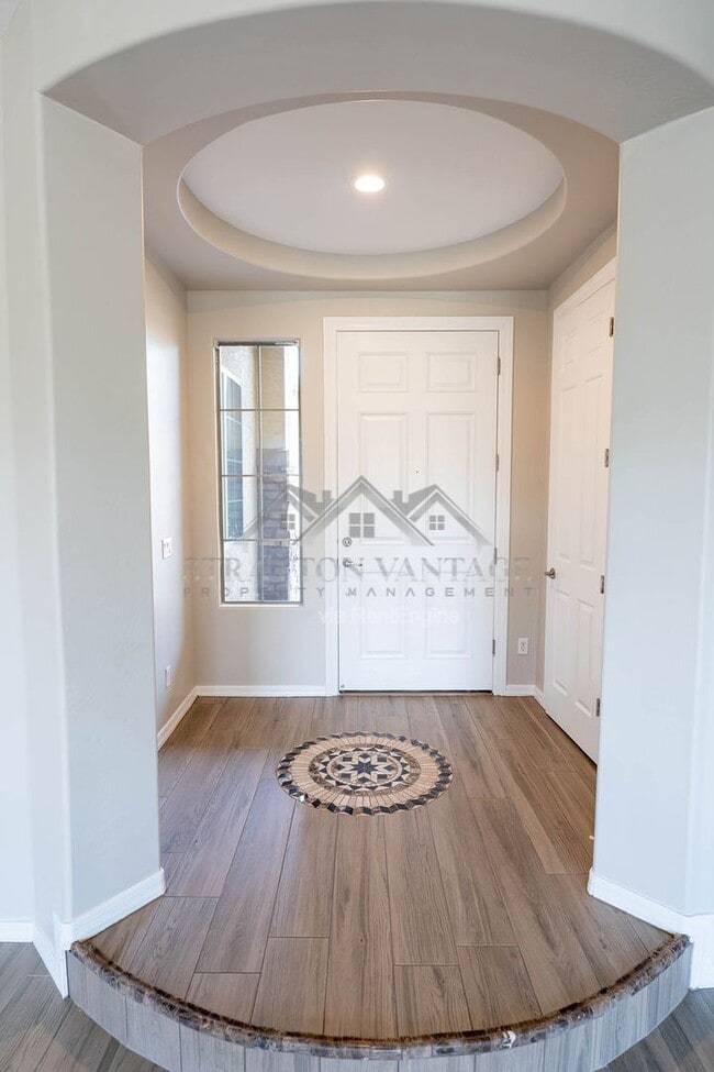 Building Photo - 2425 E Redwood Ct