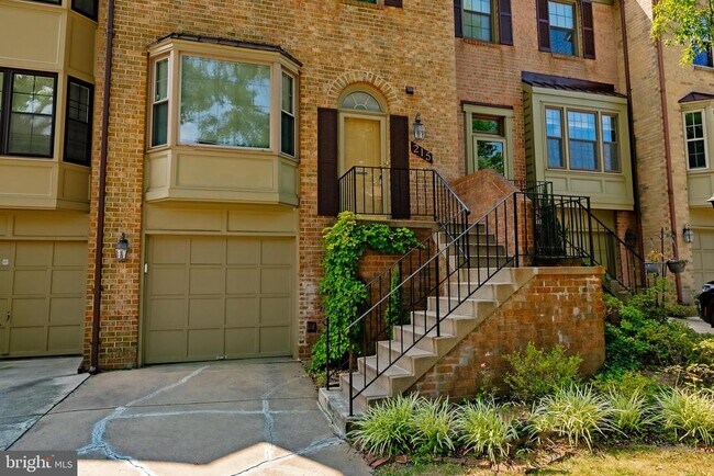 Foto del edificio - 215 Lynn Manor Dr