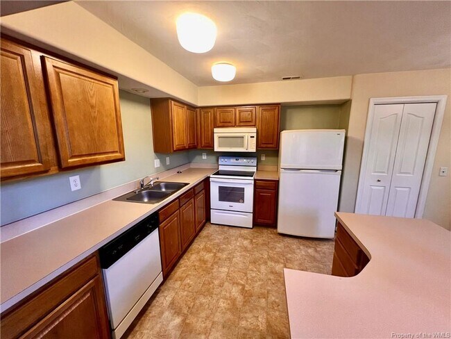 Foto del edificio - 111 Buttonwood Ln