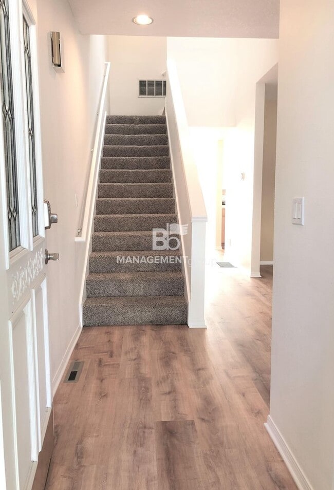 Building Photo - Gorgeous John's Landing Townhome- Luxurious Interior Renovation!