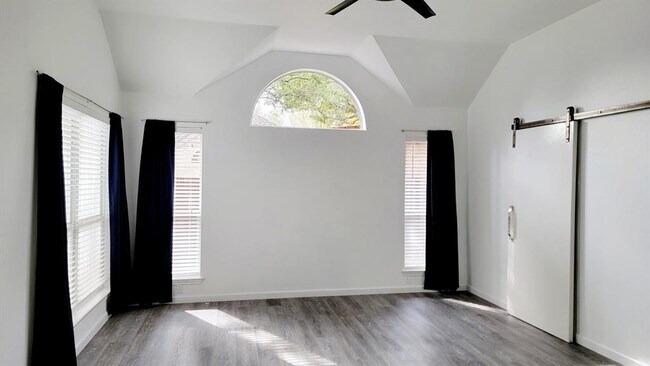 Building Photo - 1703 Autumn Fire Dr