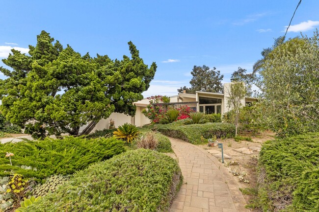 Building Photo - La Jolla – Beautifully upgraded one-story ...