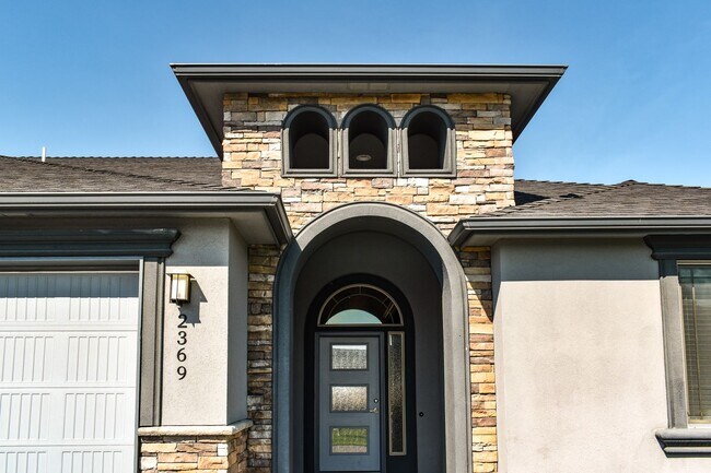 Building Photo - Spacious 3-bedroom 2 bath in the Golfing C...