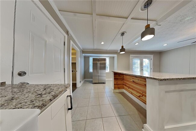 Building Photo - 4656 Lincoln Way SW