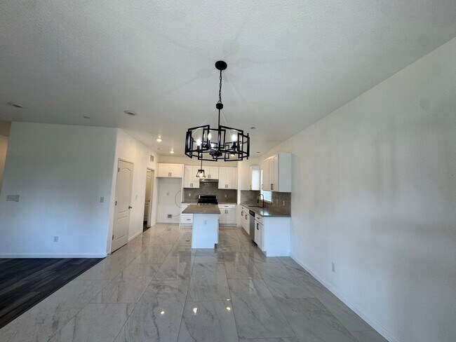 Foto del edificio - 2469 S Rogers Ln