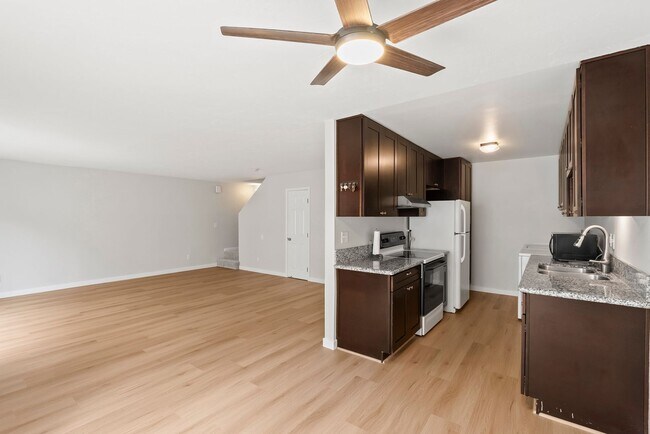 Foto del edificio - 6908 Camphor Ln