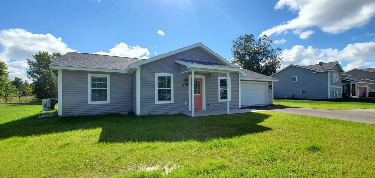 Primary Photo - Charming NEW BUILD in quiet neighborhood