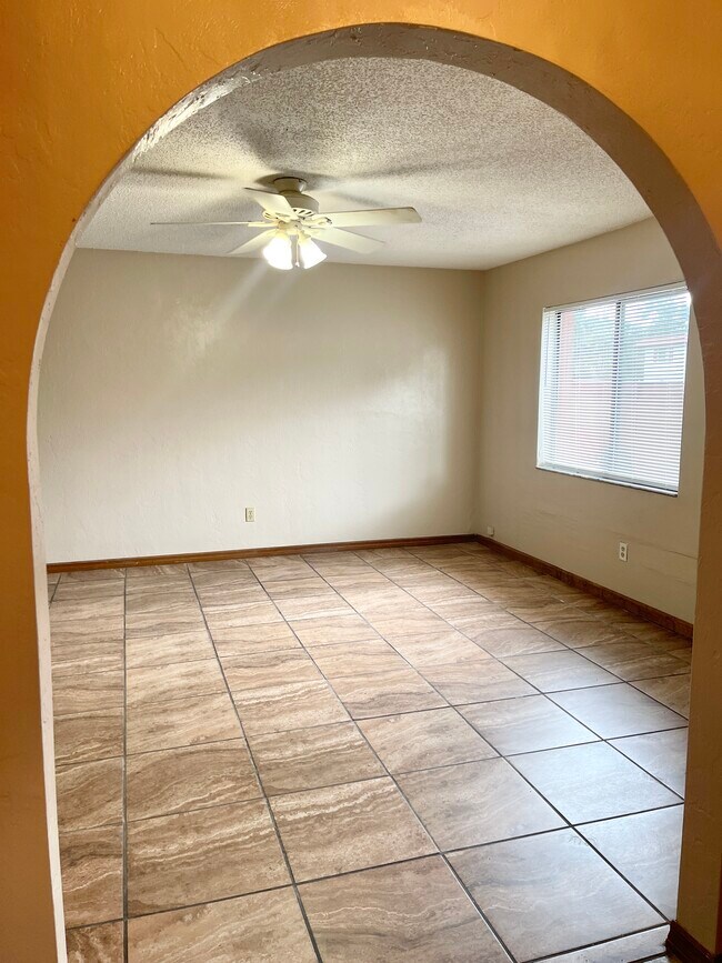 Foto del edificio - 2085 Oak Meadow Cir