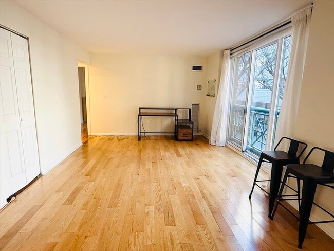 Foto del edificio - 10 Rogers St