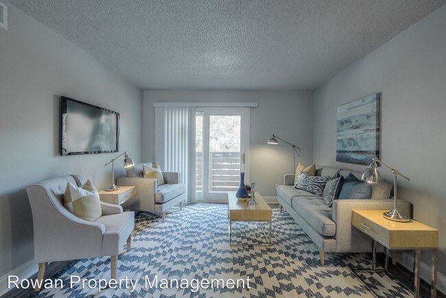 Building Photo - 2 br, 1 bath Apartment - 423-427 Maple Blvd.