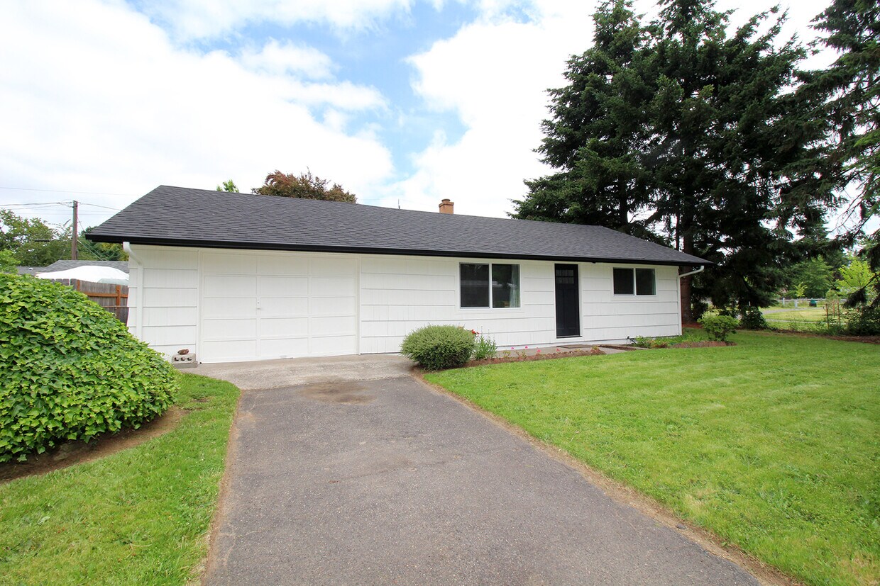 Primary Photo - 12915 NE Multnomah St