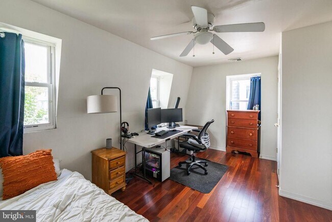 Foto del edificio - 4841 Walton Ave