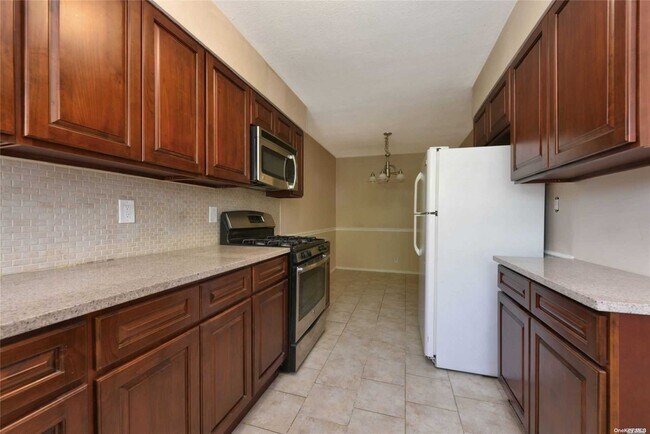 Foto del edificio - 21-32-32 Clintonville St