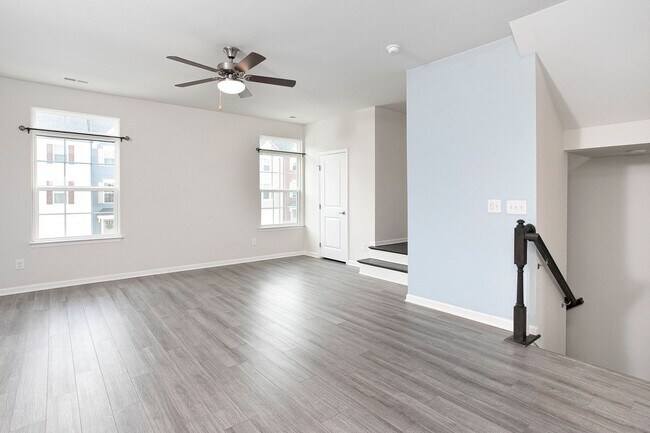 Foto del edificio - Beautiful 3 bedroom, 2.5 bath townhome in RTP Available August 15!