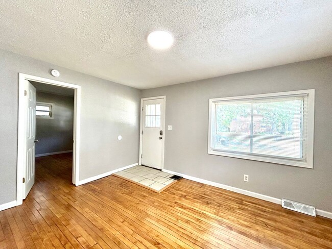 Building Photo - Two Bedroom Home in Muskegon