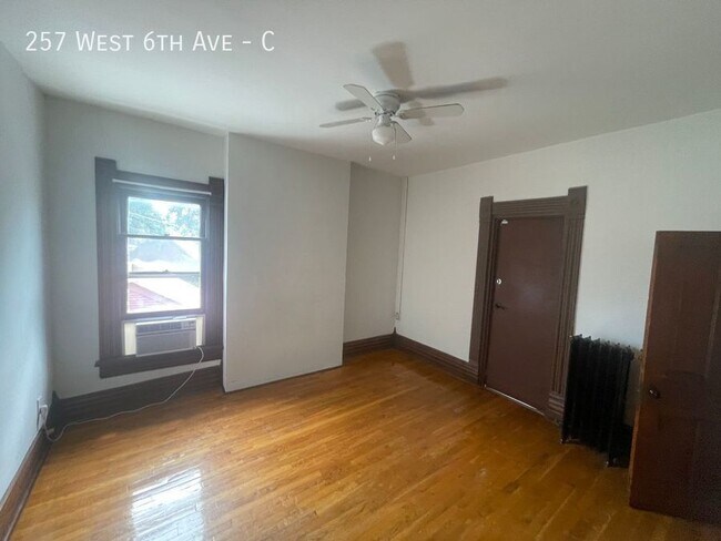 Foto del edificio - Beautiful 3 Bedrooms Available for Fall 2025