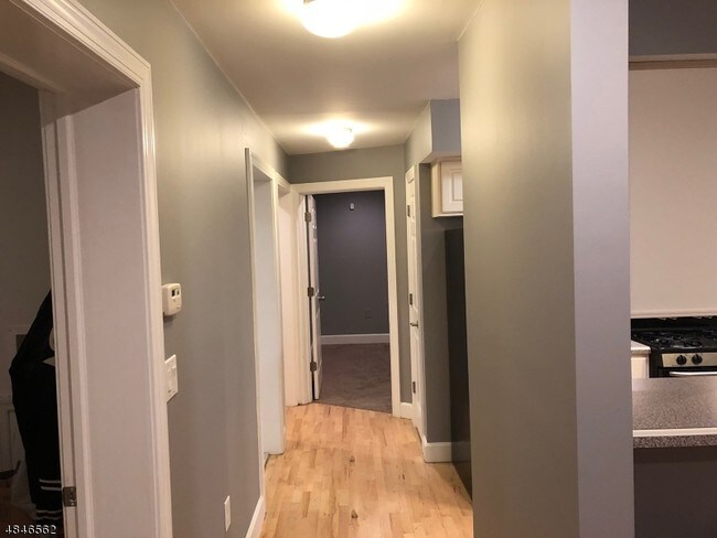 Foto del edificio - 107 S Grove St