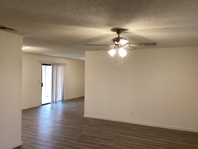 Foto del edificio - 16385 N D St