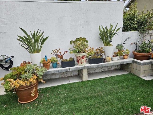 Building Photo - 3242 Hutchison Ave