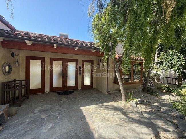 Foto del edificio - 2166 Palomar Ave
