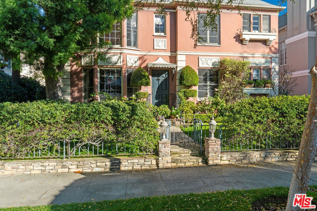 142 S Peck Dr Unit C, Beverly Hills, CA 90212 Condo for Rent in