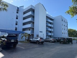 Building Photo - 9440 Fontainebleau Blvd
