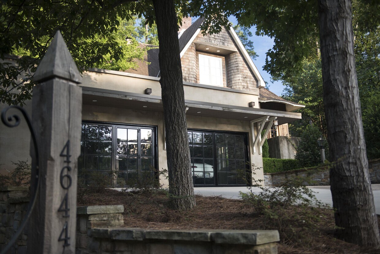 Foto principal - 4644 Old Looney Mill Ln