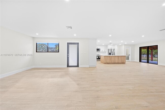 Building Photo - 15131 SW 31st Ct