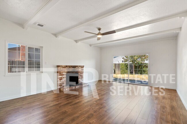 Building Photo - Stunning Home In College Glen