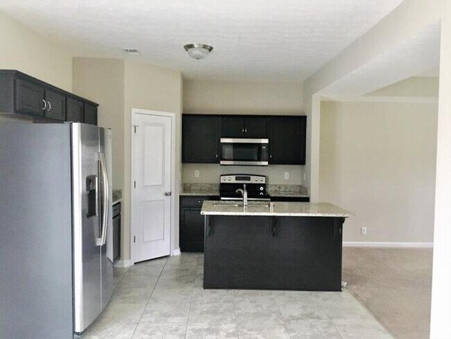 Building Photo - 225 Fairwood Way