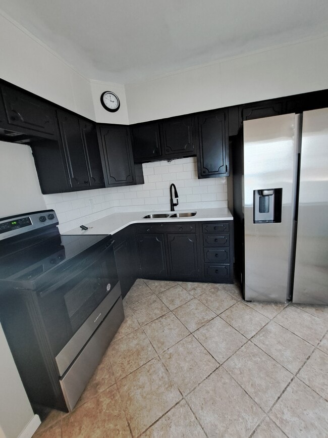 Foto del edificio - 2220 W Galena Ave