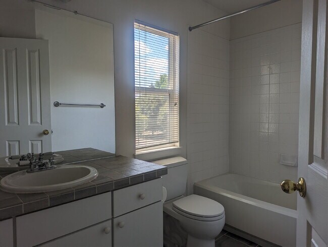 Foto del edificio - Desirable West Longmont Home!