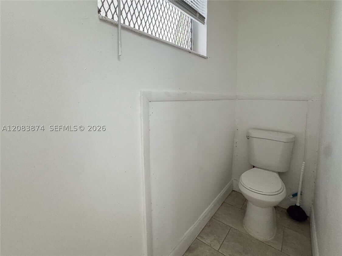 Foto del edificio - 519 NW 23rd Ave