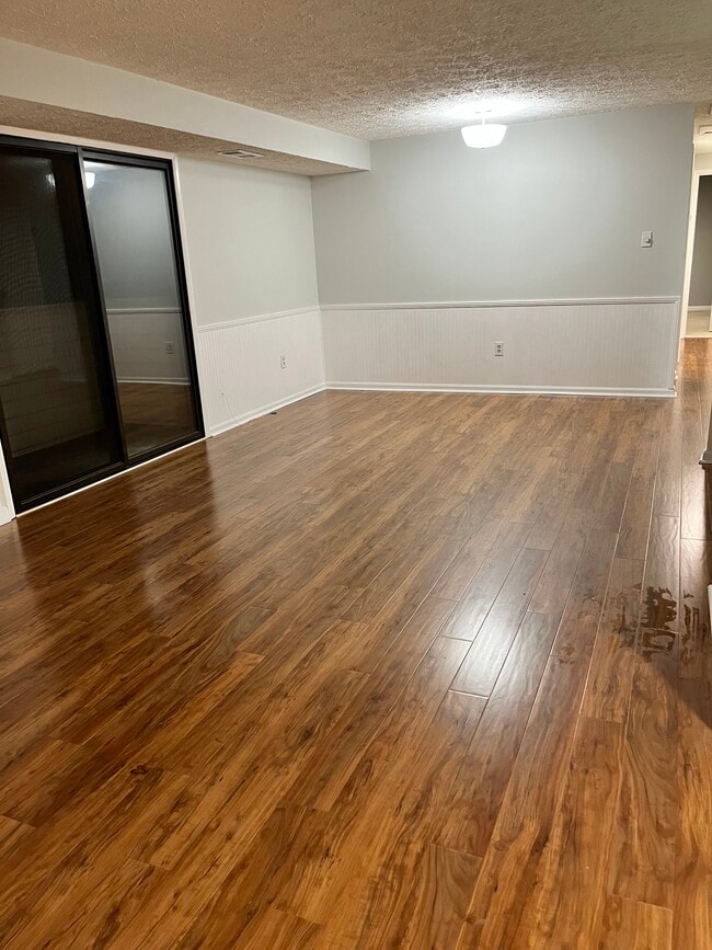 Building Photo - 12411 Hickory Tree Way