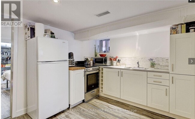 Building Photo - 216 Milverton Blvd
