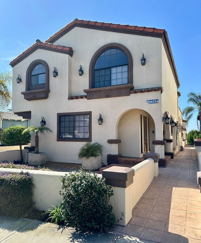 Primary Photo - Fabulous Detached Townhouse with an Ocean ...