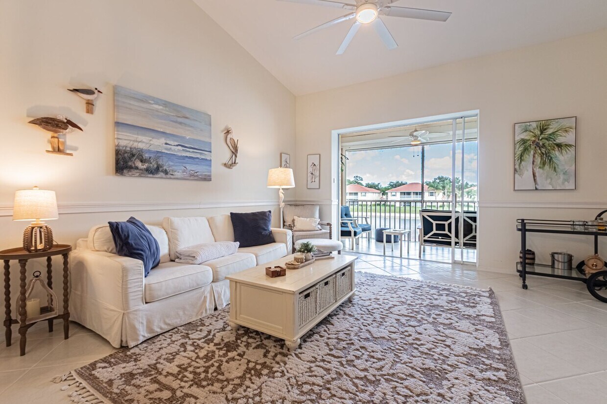 Foto principal - Seasonal or Annual Home Rental With Garage & Lake Views - AVAIL MARCH-FORWARD